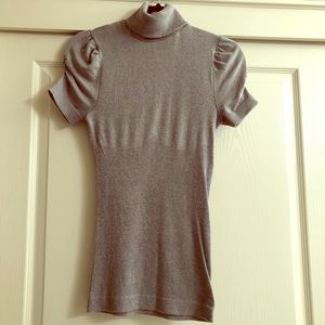 Bebe short sleeve turtleneck M/L